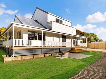 2/17 Leaming Place, Clarks Beach, Auckland