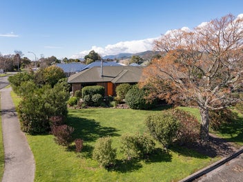 1 Longfields Road, Brightwater