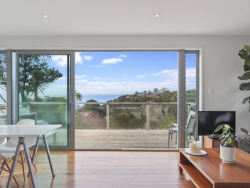 8 McEldowney Road, Titirangi, Auckland