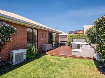 2/14 Wharenui Road, Upper Riccarton, Christchurch