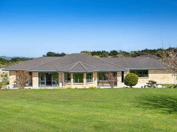 16 Omana Avenue, Shelly Beach, Helensville