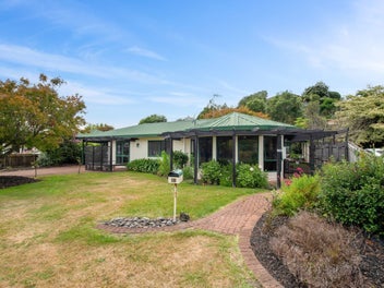 21 Capricorn Place, Kawaha Point, Rotorua