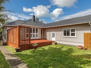 1/35 Fields Parade, Oteha, Auckland