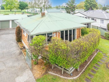 14 Jeanette Street, Glenview, Hamilton