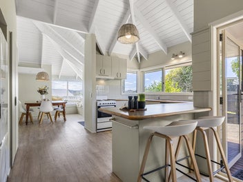 21B Long Street, Raglan, Raglan