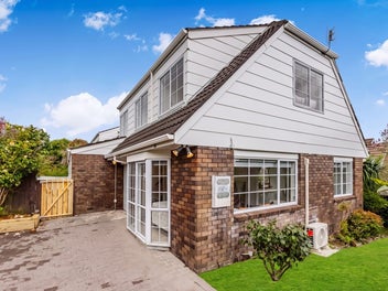 1/5 Kadina Place, Botany Downs, Auckland