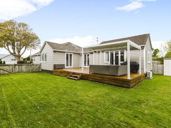 12 Village Way, Ardmore