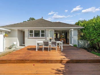 13 Deller Grove, Silverstream, Upper Hutt