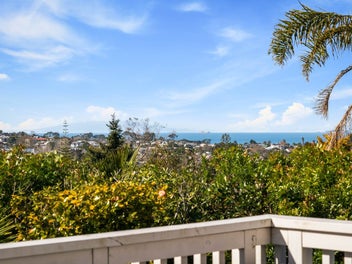 2/24 Geoffrey Road, Torbay, Auckland