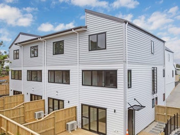 8/21 Baird Street, Howick, Auckland