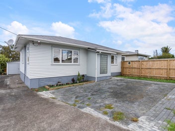 27 Kelwyn Road, Kelston, Auckland