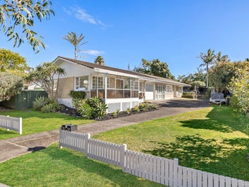 1/202 Fisher Parade, Farm Cove, Auckland