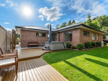 5 Fern Lane, Whalers Gate, New Plymouth