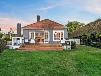 48 Tahapa Crescent, Meadowbank, Auckland