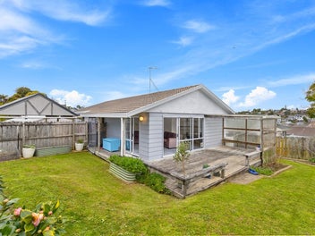 1/8 Atlantis Place, Tōtara Vale, Auckland