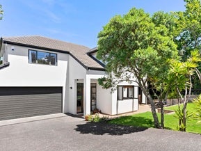 120 Cliff View Drive, Green Bay, Auckland