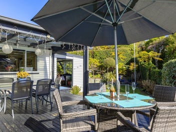 11 Earle Place, Acacia Bay, Taupo