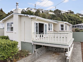 4 Cotswold Crescent, Newlands, Wellington