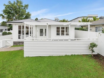 16 Tawera Road, Greenlane, Auckland