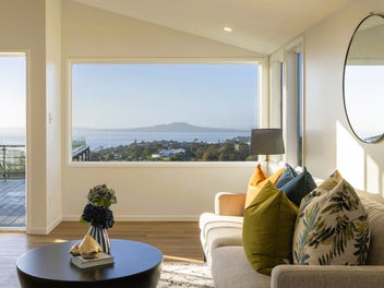 94 Knights Road, Rothesay Bay, Auckland