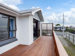 12 Walker Street, Bluff