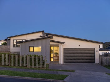 5 Byron Drury Way, Riverhead, Riverhead