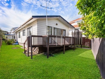 2/30 Fraser Road, Narrow Neck, Auckland