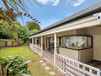 21 Homewood Place, Chatswood, Auckland