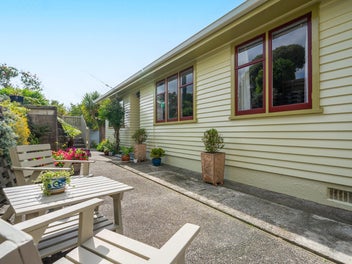 6 Te Reinga View, Tawa, Wellington
