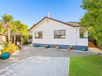 37 Redlands Grove, Swanson, Auckland