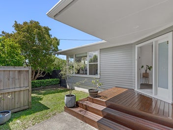 27 Norcross Avenue, Henderson, Auckland