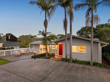 18 Sandford Street, Campbells Bay, Auckland