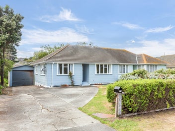 15 Kapiti Crescent, Titahi Bay, Porirua