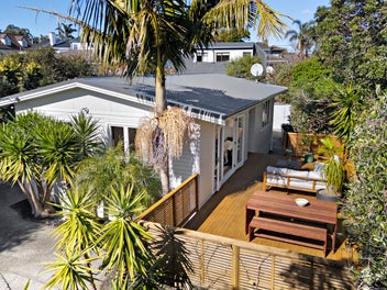 1/16A BARDIA Street, Belmont, Auckland