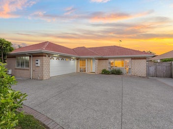 8 William Woods Court, Flat Bush, Auckland