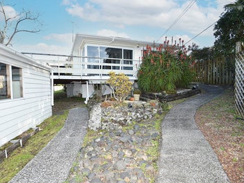 52 Beaubank Road, Kelston, Auckland