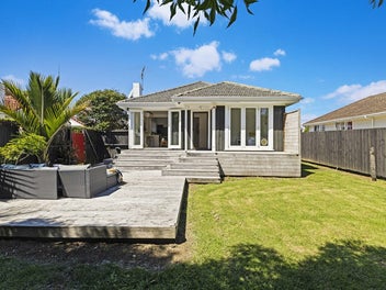 210 Pilkington Road, Point England, Auckland