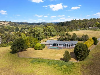 145 Three Oaks Drive, Albany