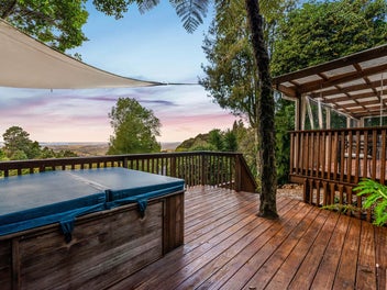 894 West Coast Road, Waiatarua, Auckland