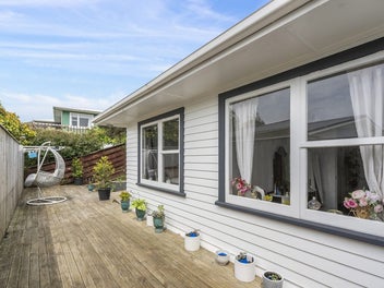 76 Grays Road, Camborne, Porirua