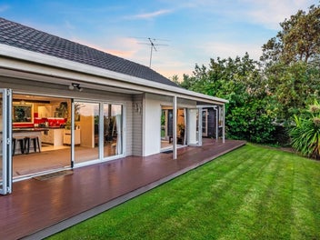 112 Whangaparaoa Road, Red Beach, Whangaparāoa