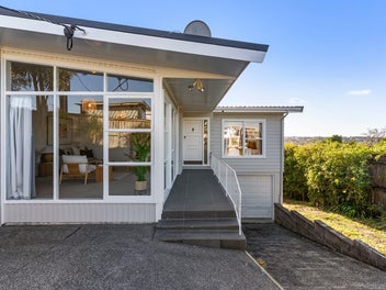 141 Ocean View Road, Hillcrest, Auckland