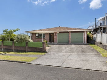 8 La Salle Drive, Westown, New Plymouth