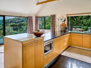 9 Whiorau Grove, Lowry Bay, Lower Hutt