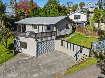 2/65 Keegan Drive, Massey, Auckland