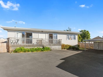 5B Somerset Grove, Parkvale, Tauranga