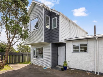 7D Cheyne Walk, Newlands, Wellington