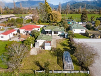 17 Willow Street, Takaka