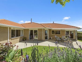 21 Village Park Drive, Welcome Bay, Tauranga