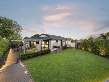 2/13 Parramatta Place, Botany Downs, Auckland